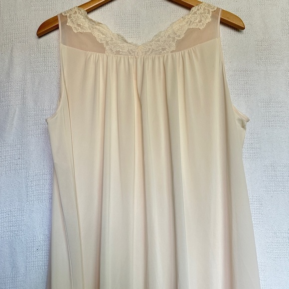 Vintage Elegant Cream/ Blush Lace Nightgown - Picture 6 of 8